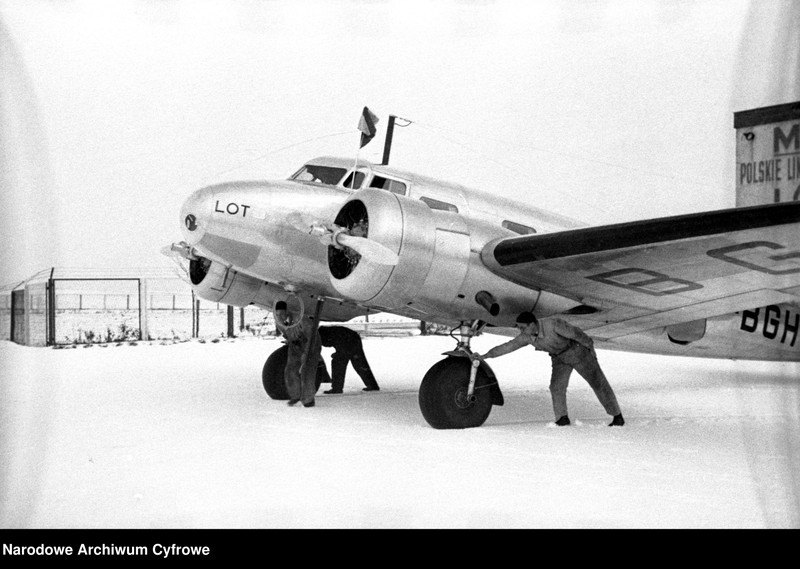 image.from.unit.number "Samolot pasażerski Lockheed L-10 Electra (SP-BGH)"