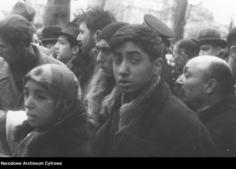 Obraz 15 z jednostki "Pogrzeb przywódcy narodu cygańskiego Matejasza Kwieka"