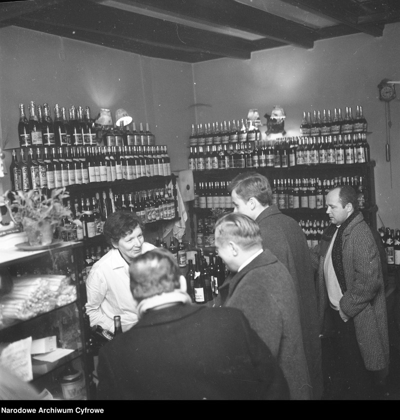 image.from.unit.number "Winiarnia „U Hopfera” w Warszawie przy ul. Krakowskie Przedmieście 53"