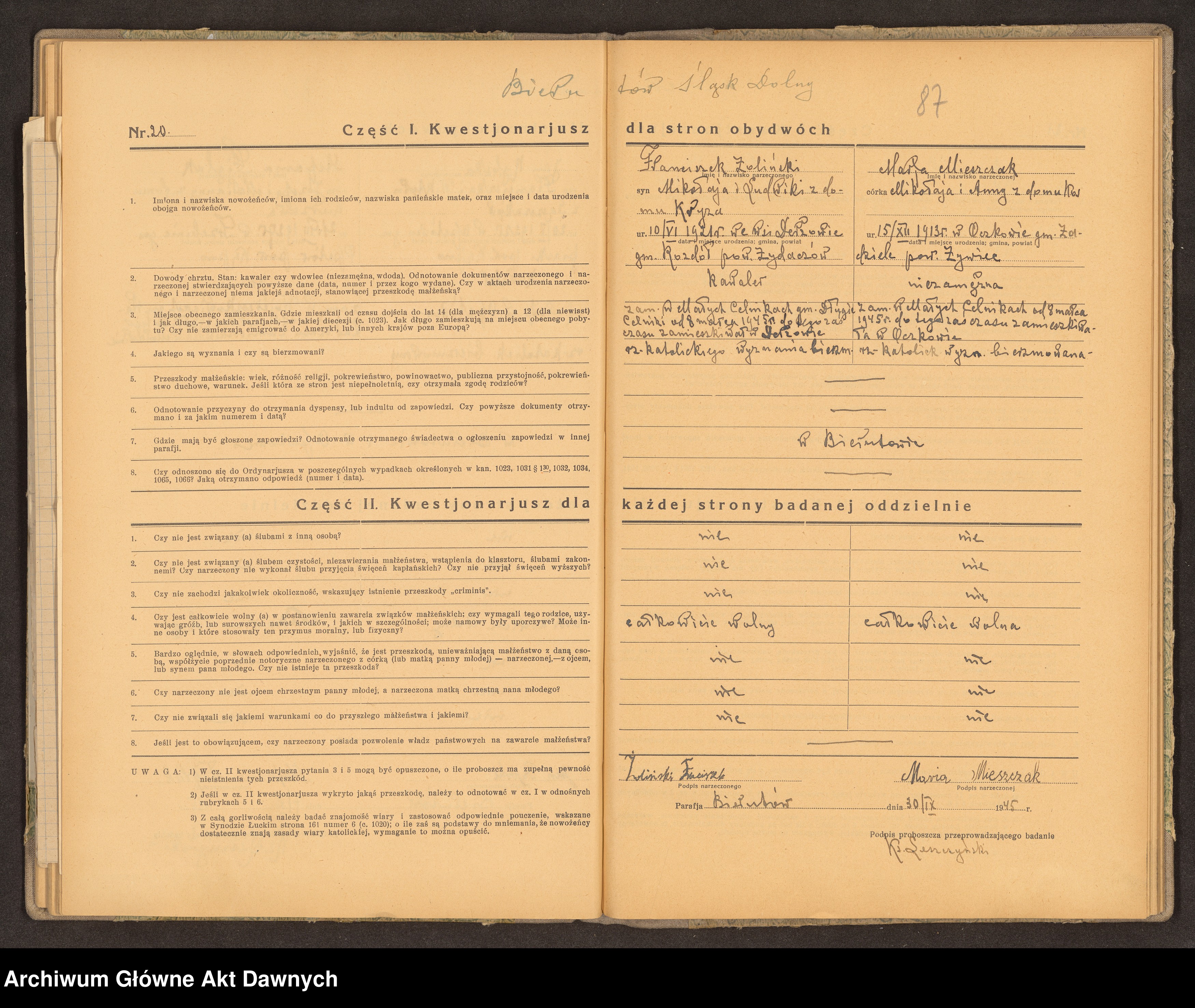 Skan z jednostki: Parafia: Warkowicze. Dekanat: Dubno. Księga egzaminów przedślubnych złożonych w parafii.