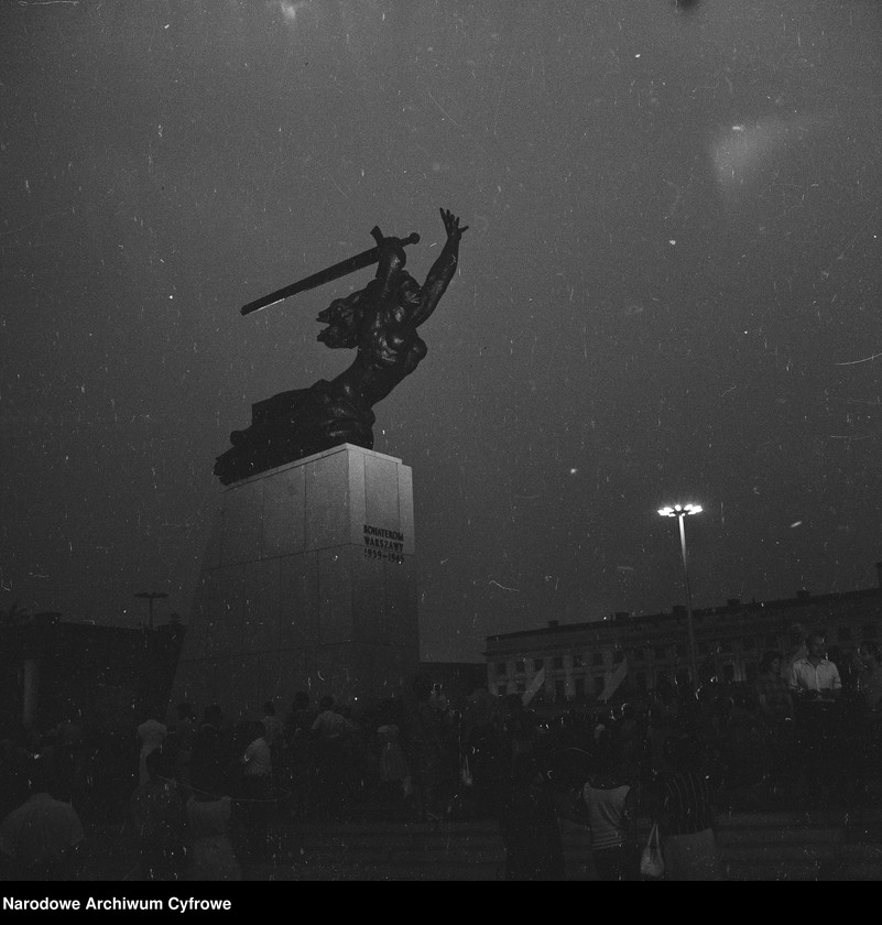 image.from.unit.number "Odsłonięcie Pomnika Bohaterów Warszawy (Nike) na pl. Teatralnym w Warszawie"
