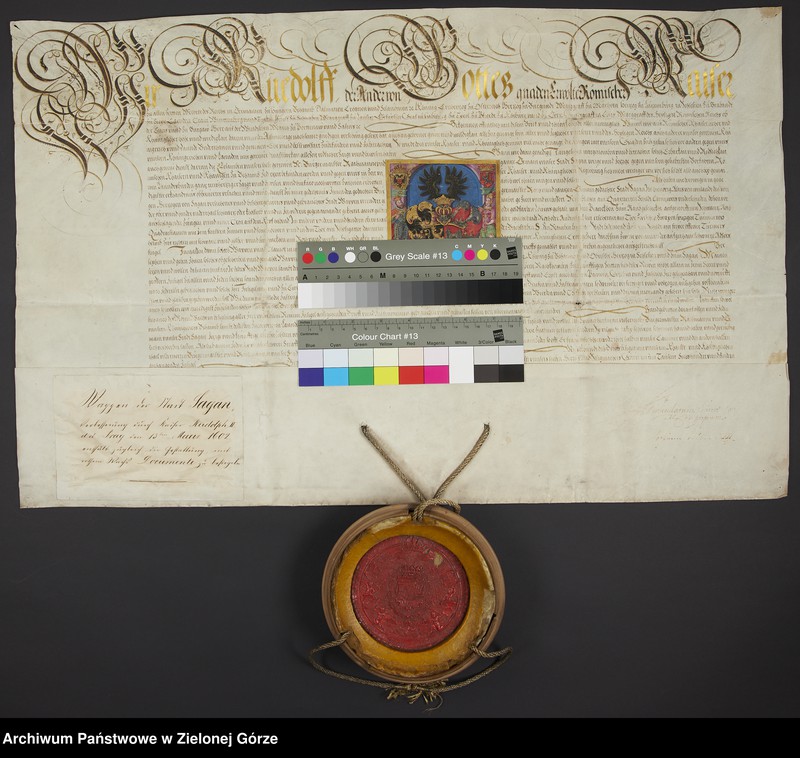 image.from.unit.number "Rudolf II cesarz ustanawia nowy herb dla miasta Żagania, określa jego barwy, nadaje również nową pieczęć i zezwala na używanie przez władze czerwonego wosku."