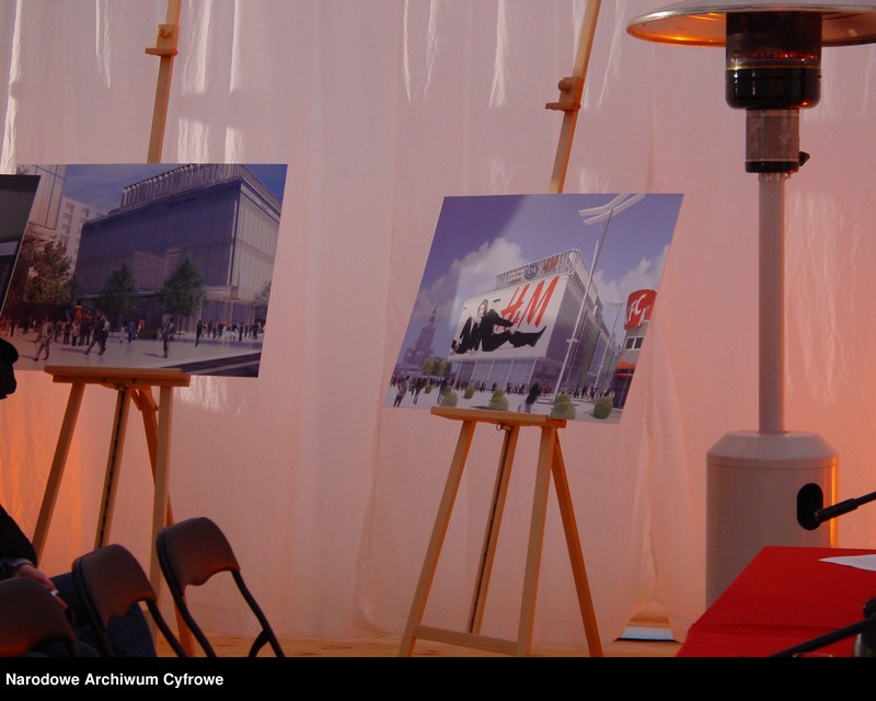 image.from.unit.number "Warszawa. Pasaż Wiecha. Wystawa "Ściana Wschodnia czyli spacerkiem po Pasażu Wiecha""