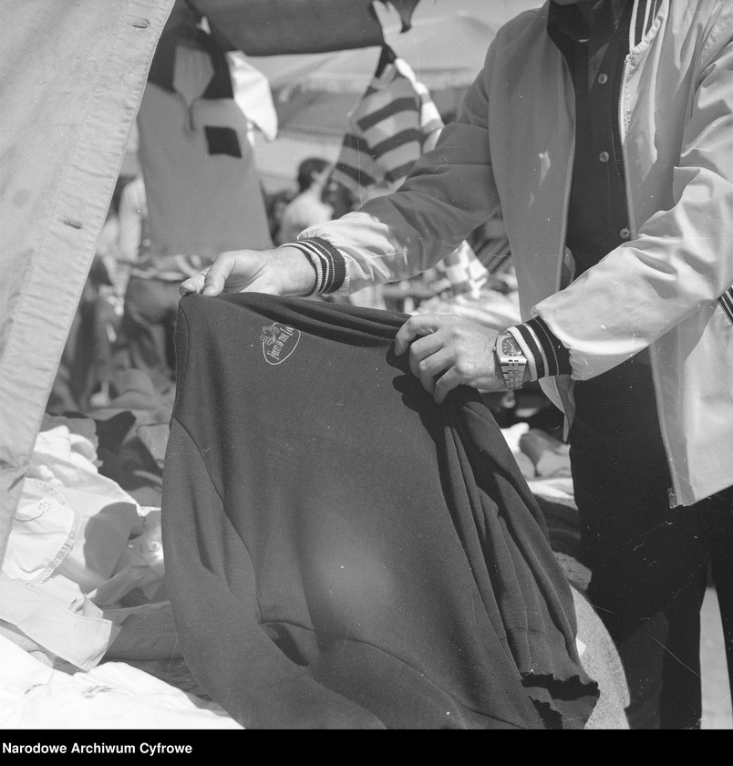 image.from.unit.number "Bazar przy ul. Paderewskiego w Rembertowie"