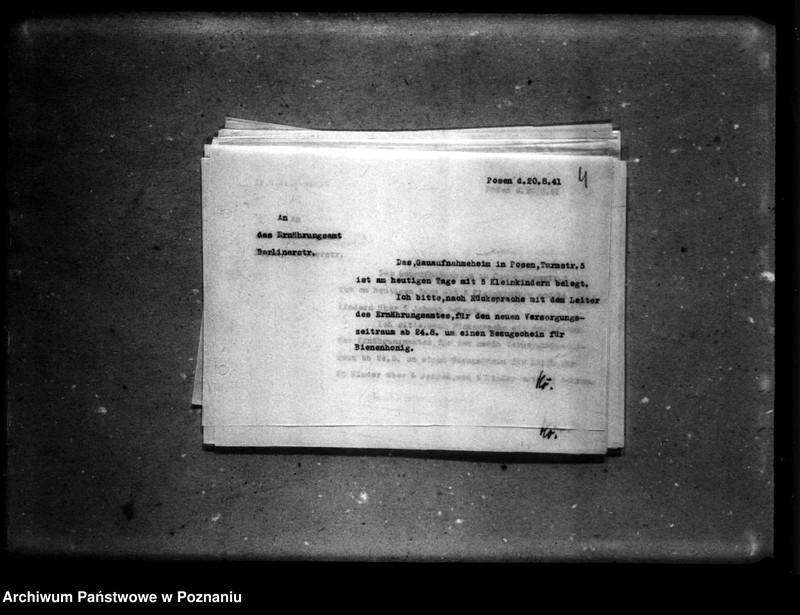 Obraz 8 z jednostki "Schriftwechsel mit dem Ernährungsamt [Korespondencja w sprawie przydziałów żywności, stany dzienne, listy personalne]."