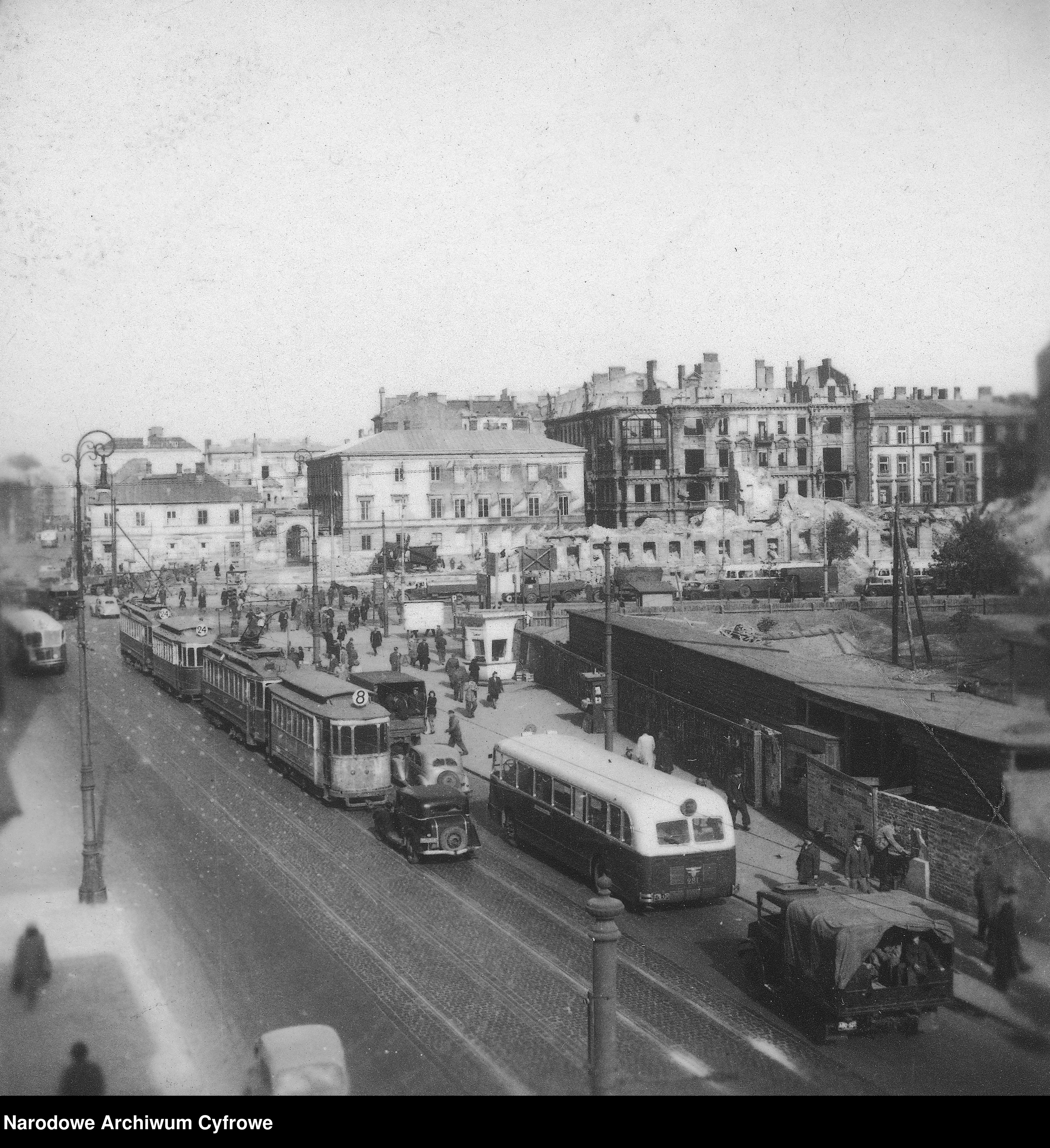 Skan z jednostki: Warszawa - domy narożne na ul. Nowy Świat
