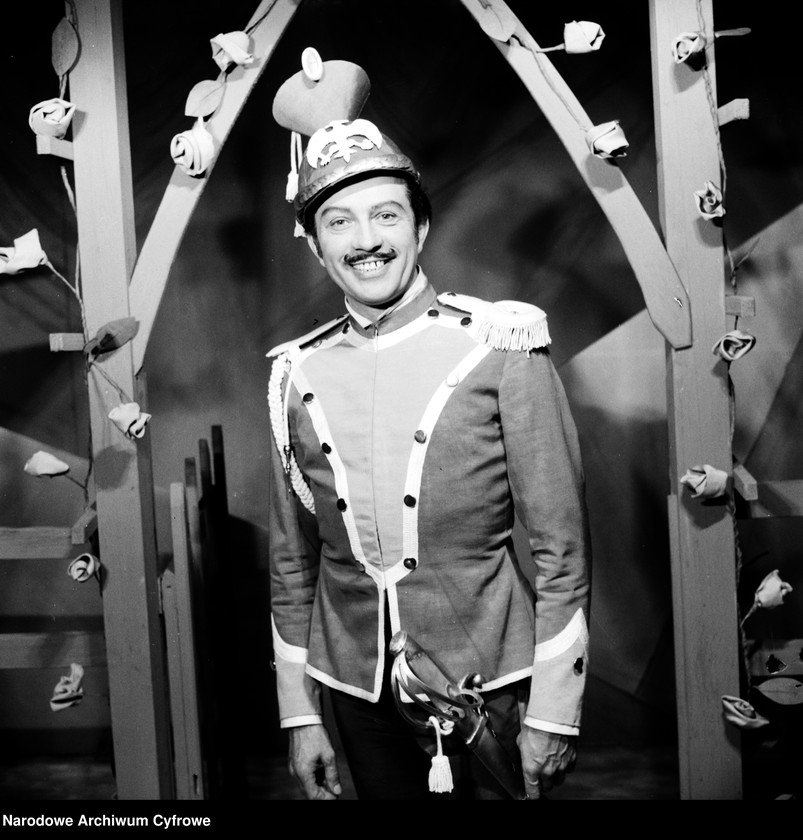 Obraz 11 z jednostki "Warszawa. Teatr Ludowy - sztuka "Żołnierz i bohater""