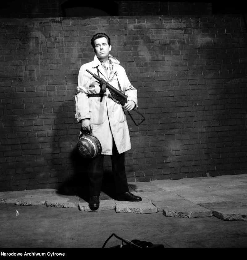 image.from.unit.number "Warszawa. Teatr Powszechny - sztuka "Kolumbowie rocznik 20""