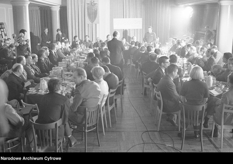 image.from.unit.number "Spotkanie kombatantów II wojny światowej - uczestników szturmu na Berlin - z kierownictwem Ministerstwa Obrony Narodowej w redakcji "Żołnierza Wolności" oraz w siedzibie Związku Bojowników o Wolność i Demokrację w Warszawie "