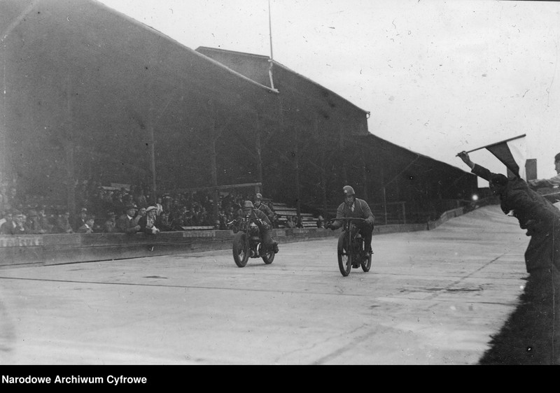 image.from.unit.number "Zawody motocyklowe na torze Cracovii"