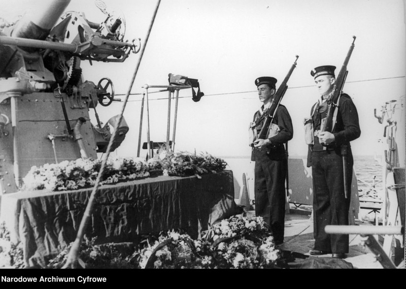 Obraz 12 z jednostki "Uroczystości pogrzebowe w Plymouth, po śmierci generała Władysława Sikorskiego"