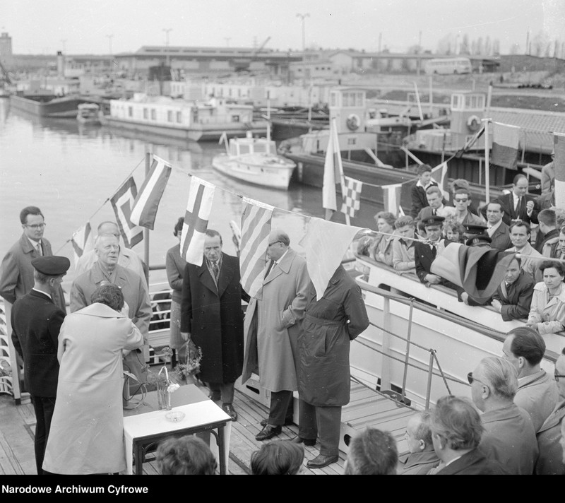 image.from.unit.number "Rejs inaugurujący żeglugę pasażerską na Kanale Żerańskim"