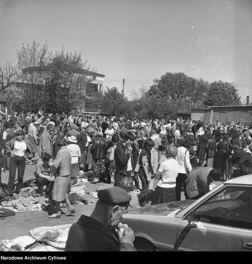 image.from.unit.number "Bazar przy ul. Paderewskiego w Rembertowie"