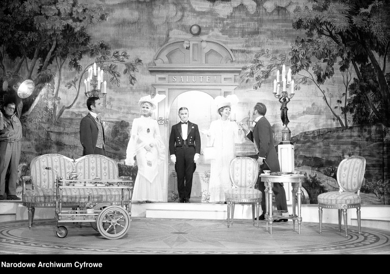 image.from.unit.number "Warszawa. Teatr Syrena - sztuka "Lord z walizki""
