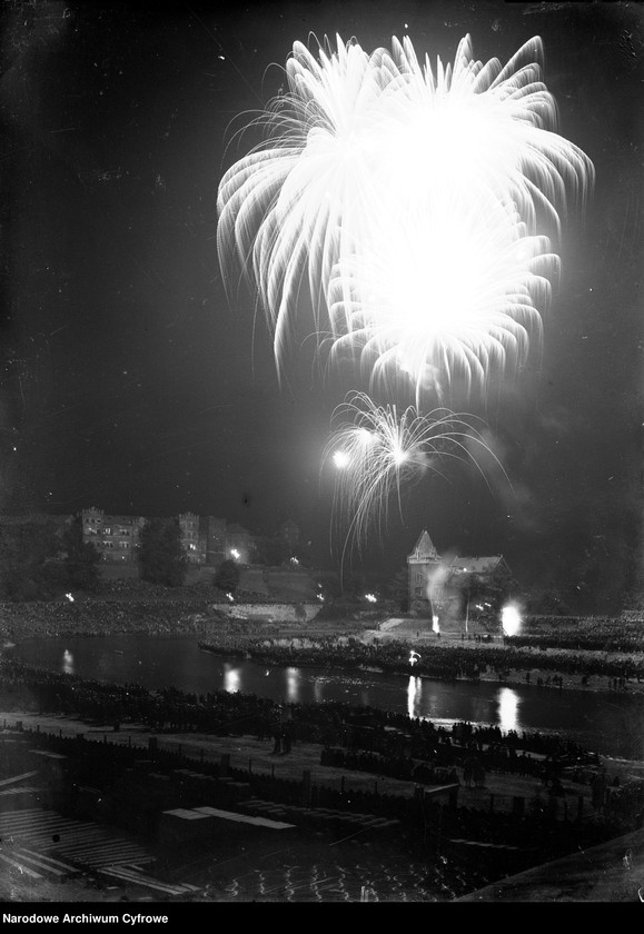 image.from.unit.number "Wianki w Krakowie na Wiśle pod Wawelem"