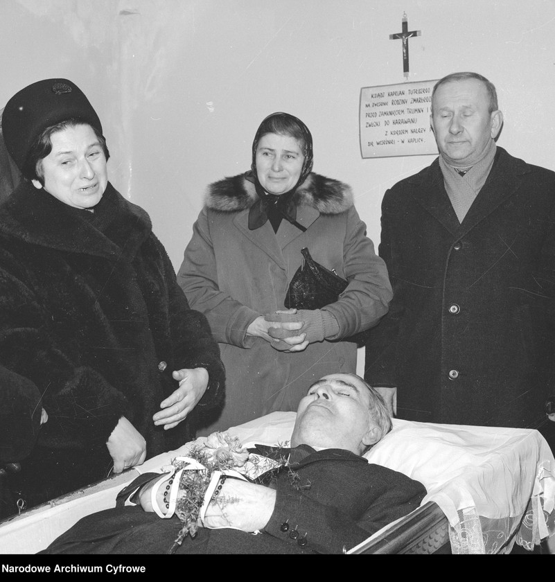 Obraz 4 z jednostki "Pogrzeb działacza Zjednoczonego Stronnictwa Ludowego w Warszawie"