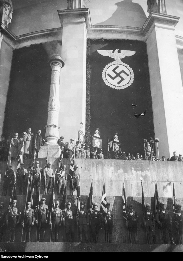 image.from.unit.number "Kanclerz Rzeszy Adolf Hitler na wiecu w Kalheim"
