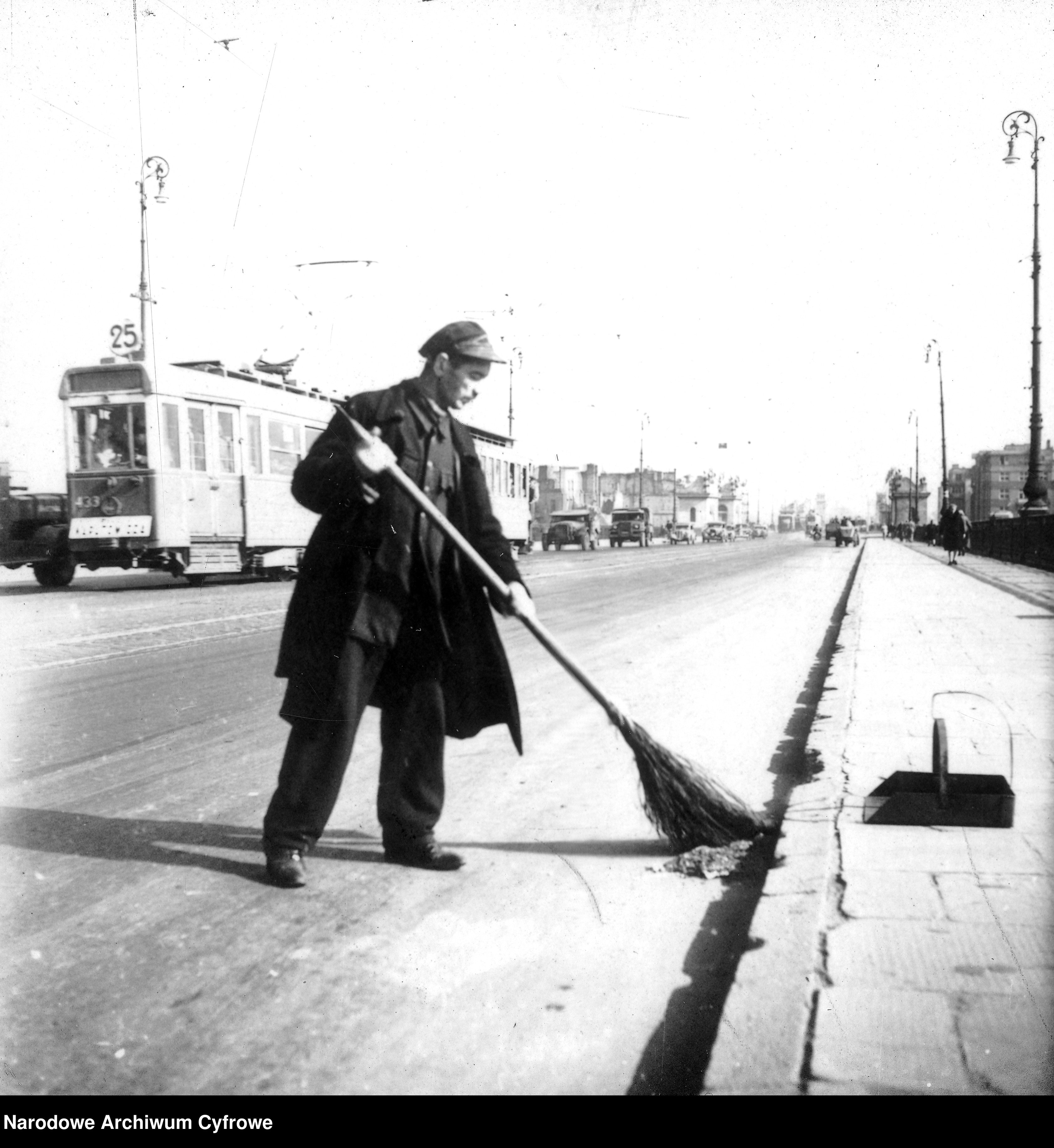 Skan z jednostki: Życie codzienne Warszawy