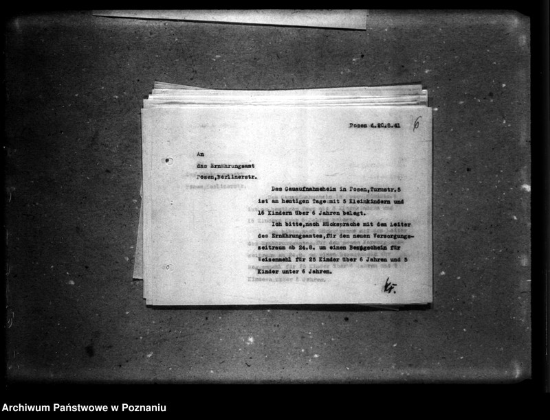 Obraz 10 z jednostki "Schriftwechsel mit dem Ernährungsamt [Korespondencja w sprawie przydziałów żywności, stany dzienne, listy personalne]."
