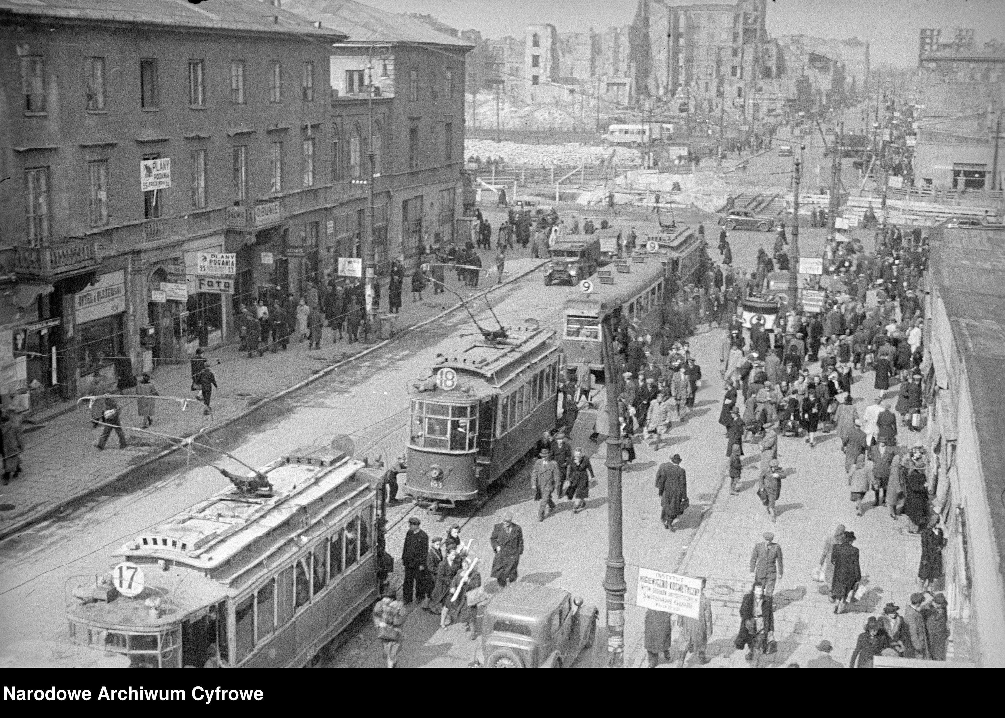 Skan z jednostki: Ulica Marszałkowska róg Al. Jerozolimskich w Warszawie