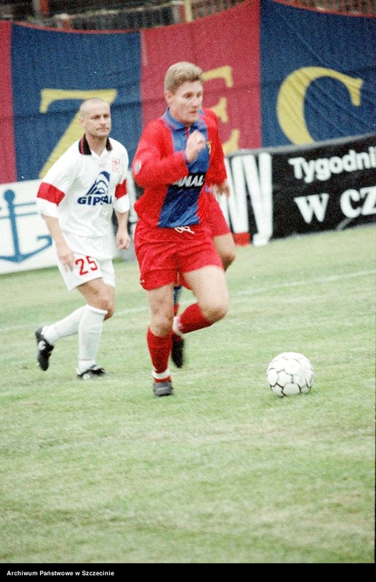 image.from.unit.number "Mecz piłki nożnej Pogoń Szczecin-Łódzki Klub Sportowy 2 sierpnia 1998 roku (1:1)"