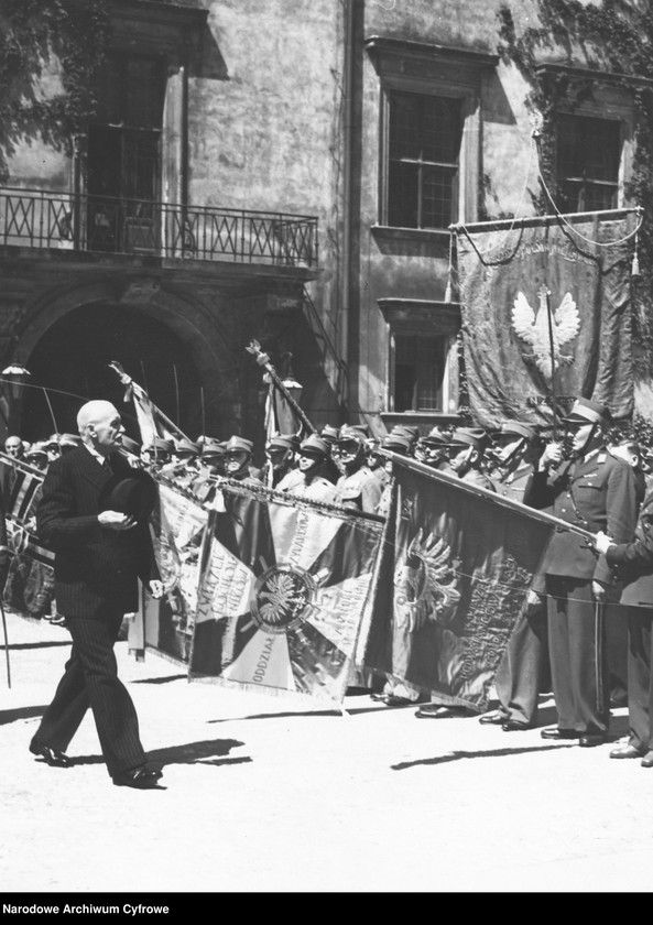 image.from.unit.number "Zjazd członków Związku byłych Ochotników Armii Polskiej w Warszawie"