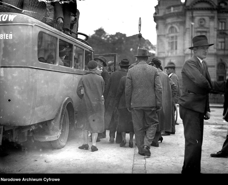 image.from.unit.number "Dworzec autobusowy i kolejowy w Krakowie"