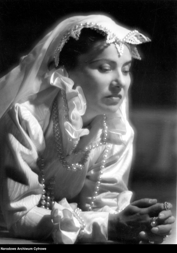 image.from.unit.number "Warszawa. Teatr Narodowy - sztuka "Maria Stuart""