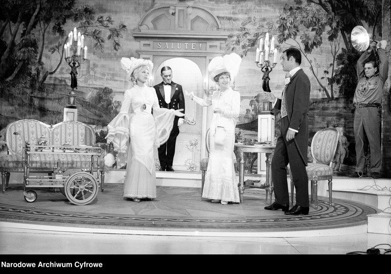 image.from.unit.number "Warszawa. Teatr Syrena - sztuka "Lord z walizki""