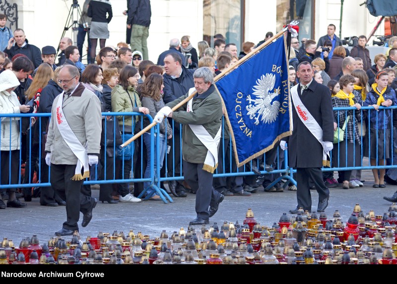 image.from.unit.number "Szósty dzień żałoby narodowej w Warszawie po katastrofie lotniczej w Smoleńsku"