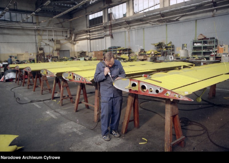 image.from.unit.number "Wytwórnia Sprzętu Komunikacyjnego nr 4 "Okęcie" (PZL-Okęcie) w Warszawie"