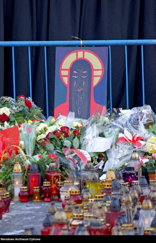 image.from.unit.number "Szósty dzień żałoby narodowej w Warszawie po katastrofie lotniczej w Smoleńsku"