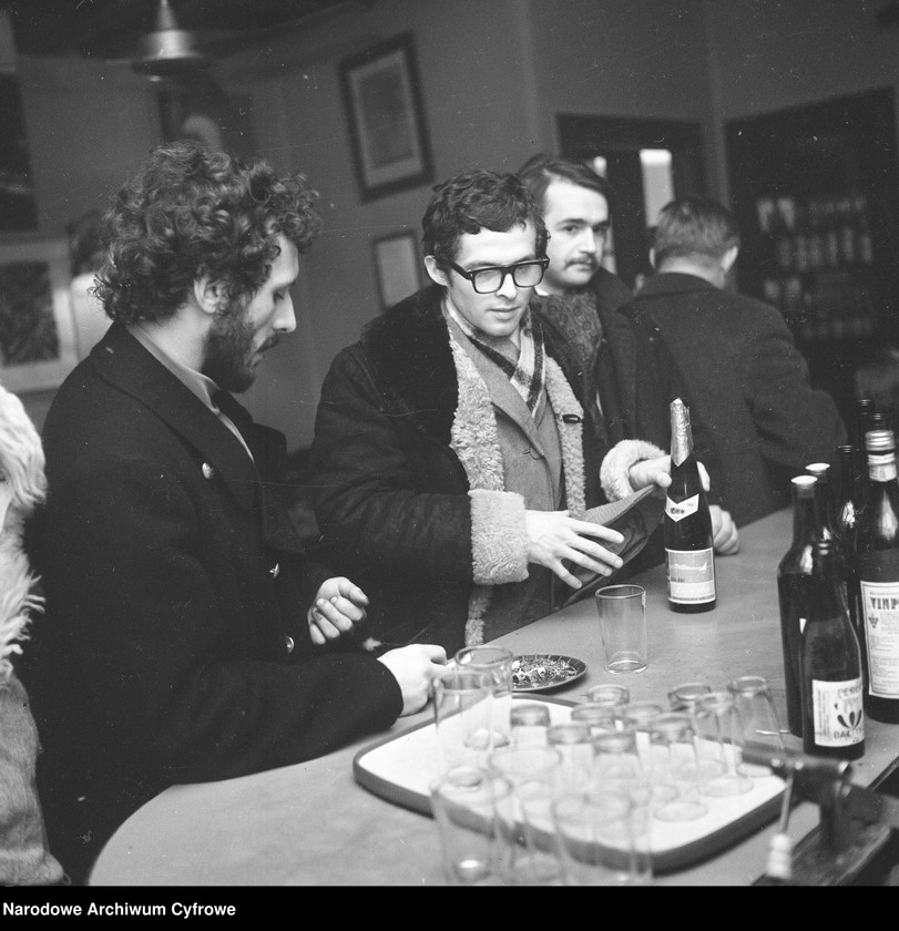 image.from.unit.number "Winiarnia „U Hopfera” w Warszawie przy ul. Krakowskie Przedmieście 53"