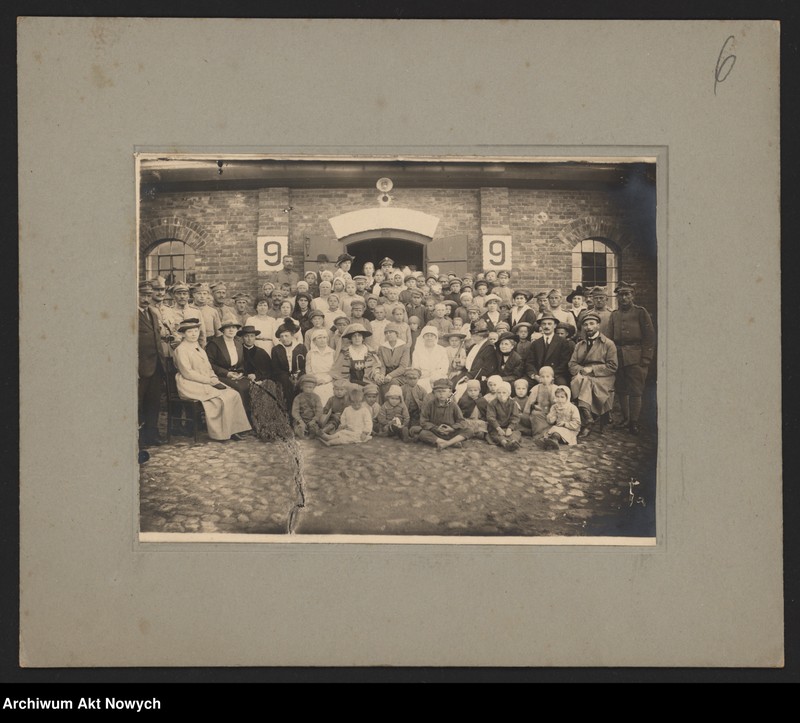 image.from.unit.number "Działalność H. Paderewskiej w Polskim Białym Krzyżu. Działalność Polskiego Białego Krzyża. Fotografie t.II"