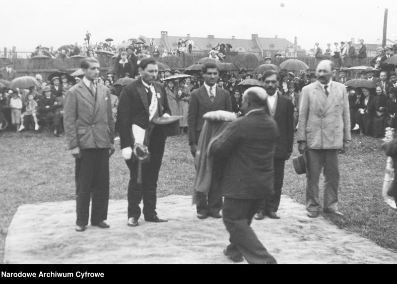 Obraz 3 z jednostki "Uroczystość koronacji króla Cyganów Michała Kwieka w Hajdukach Wielkich"