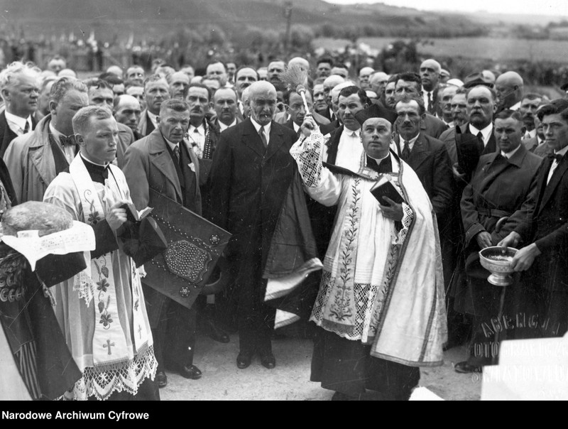 Obraz 3 z jednostki "Uroczystość ofiarowania premierowi Waleremu Sławkowi zagrody w Racławicach, województwo kieleckie"