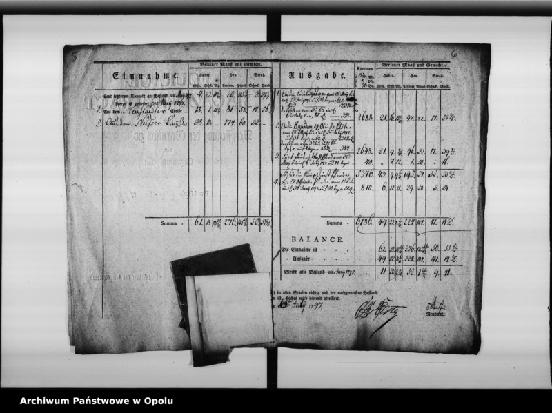 image.from.unit.number "Fourage Extracte über die Verpflegung der in Oppeln in Garnison stehenden 2 Esquadrons des Hochlöbl[ichen] v[on] Holtzendorffschen Cürassier Regiments. Vom 1-ten Iuny 1797 bis ult: May 1798"