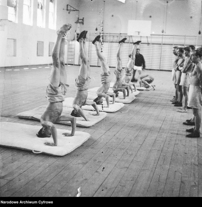 image.from.unit.number "Członkowie organizacji paramilitarnej "Służba Polsce""