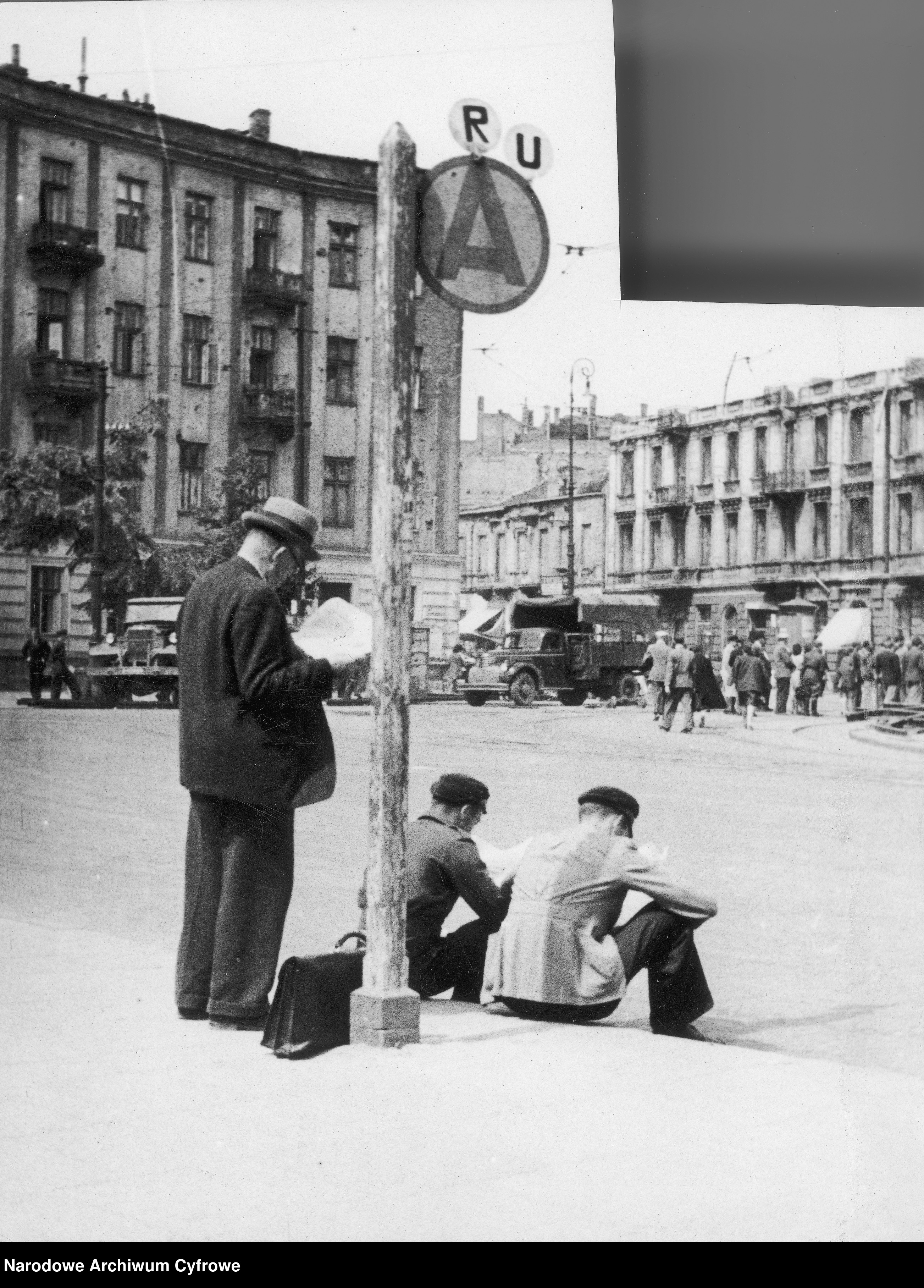 Skan z jednostki: Przystanki autobusów miejskich w Warszawie