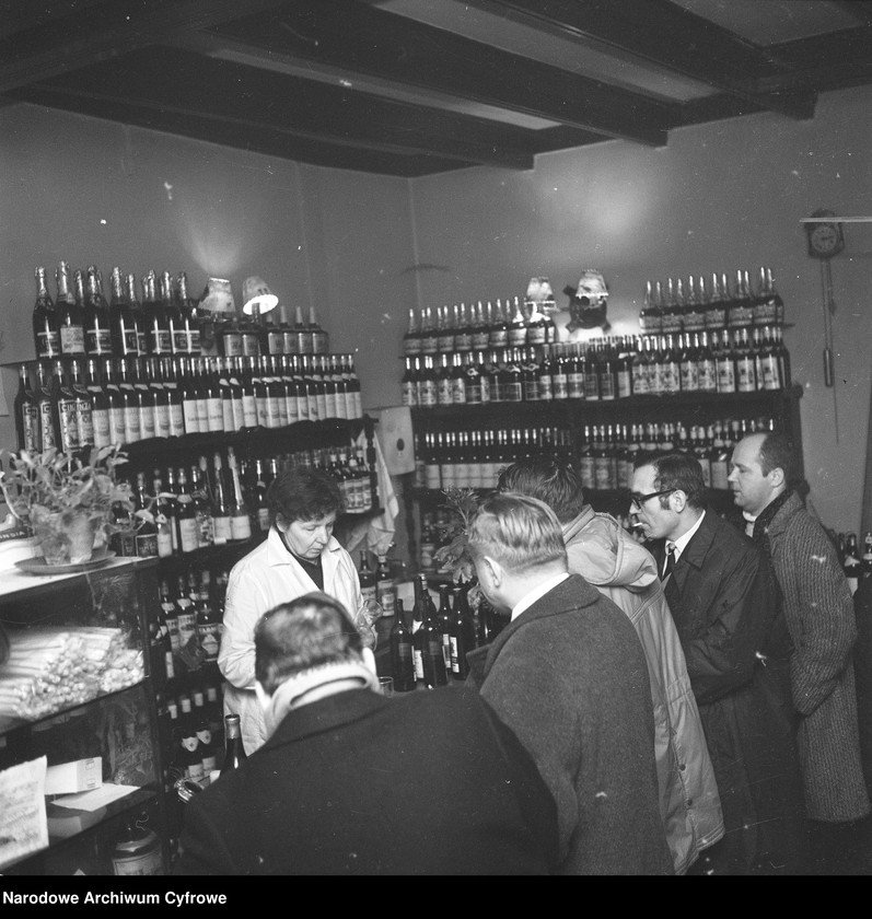 image.from.unit.number "Winiarnia „U Hopfera” w Warszawie przy ul. Krakowskie Przedmieście 53"