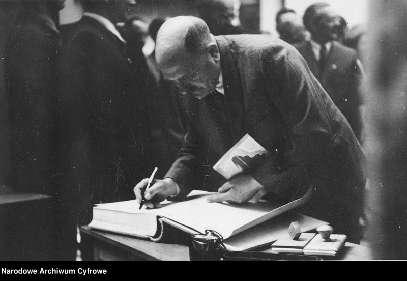 image.from.unit.number "Wystawa Przemysłu Ziem Odzyskanych w salach Państwowego Instytutu Geologicznego przy ul. Rakowieckiej 4 w Warszawie"