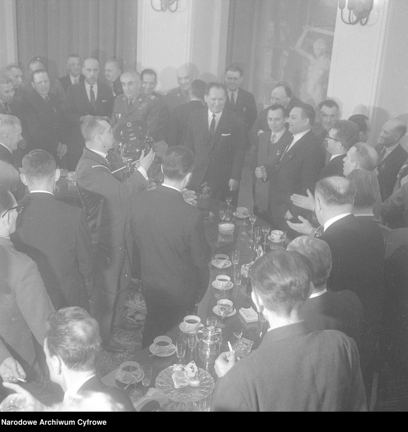 image.from.unit.number "Spotkanie kombatantów II wojny światowej - uczestników szturmu na Berlin - z kierownictwem Ministerstwa Obrony Narodowej w redakcji "Żołnierza Wolności" oraz w siedzibie Związku Bojowników o Wolność i Demokrację w Warszawie "