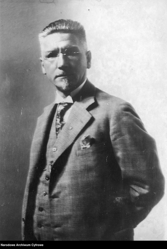 image.from.unit.number "Gustav Schneider"