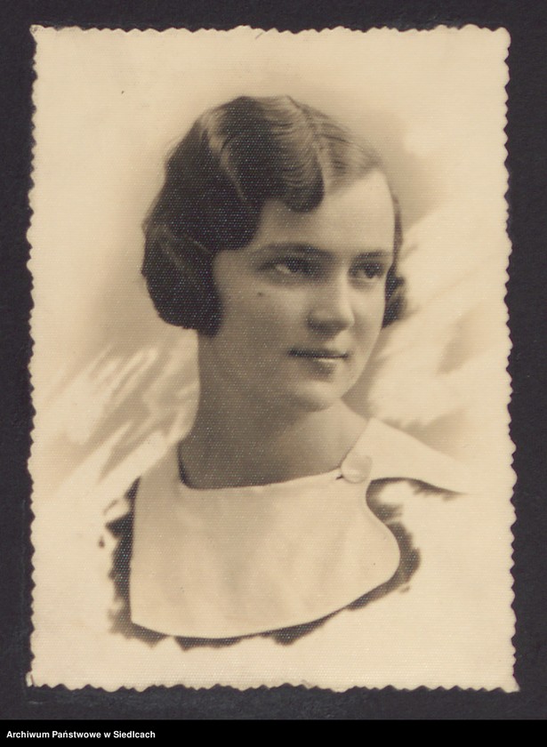 image.from.unit.number "Album z fotografiami podarowany przez uczennice Państwowego Gimnazjum Żeńskiego im. Królowej Jadwigi w Siedlcach wychowawczyni pani Janinie Milulskiej na zakończenie 8-klasowego gimnazjum w dniu 24.06.1934 r."