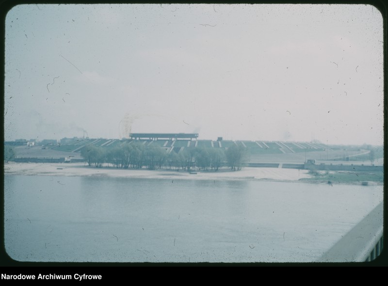 image.from.unit.number "Widoki Warszawy na trasie: Powiśle - Hoża - Nowy Świat - Stadion X-lecia - Praga Północ - trasa W-Z - Krakowskie Przedmieście - Nowy Świat - Aleje Jerozolimskie - Marszałkowska"