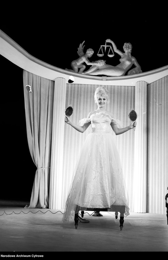 image.from.unit.number "Warszawa. Teatr Powszechny - sztuka "Dla miłego grosza""
