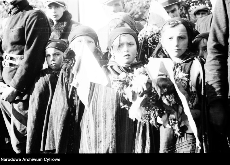 image.from.unit.number "Przeniesienie trumny z prochami hetmana Stefana Czarnieckiego do sarkofagu w Czarncy"