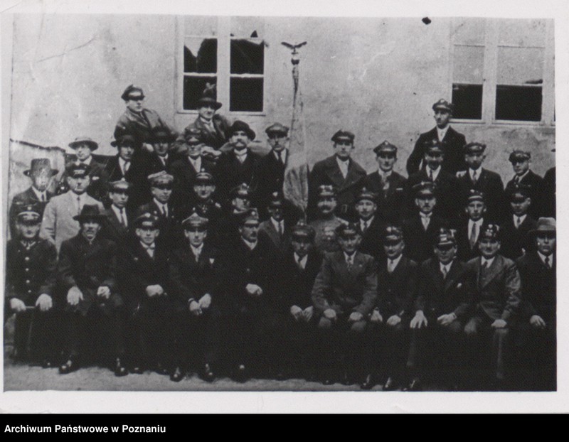 Obraz 3 z jednostki "Grupa powstańców z Budzynia (okres międzywojenny)"