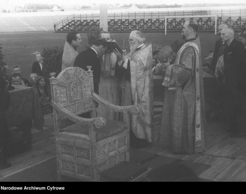 Obraz 7 z jednostki "Wybory i koronacja króla polskich Cyganów na Stadionie Wojska Polskiego w Warszawie"