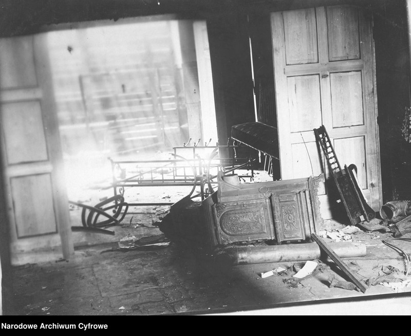 image.from.unit.number "Zdemolowane wnętrza biur Polskiego Komisariatu Plebiscytowego w Katowicach"